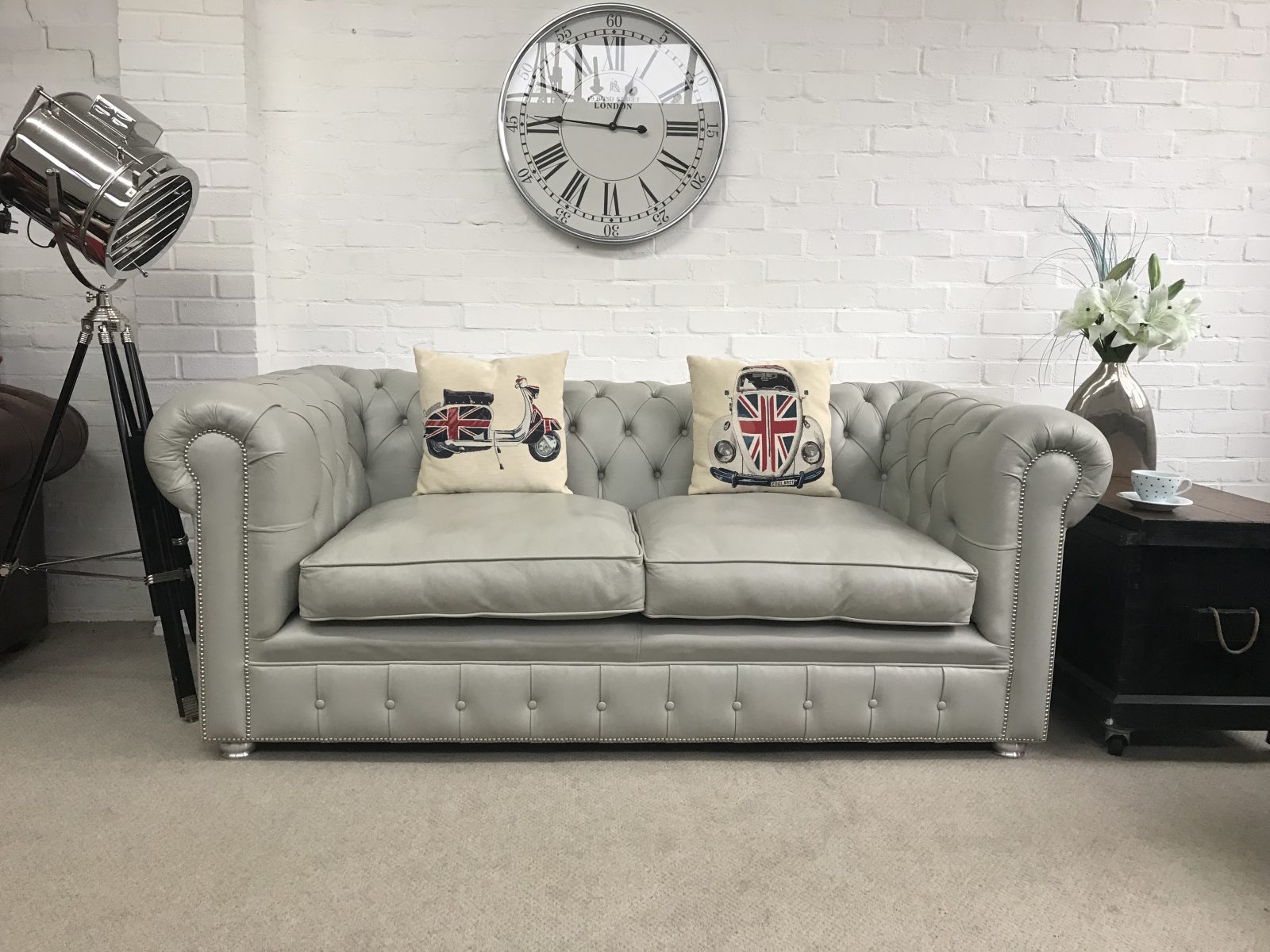 Stunning Quality 3 Seater Chesterfield Sofa.