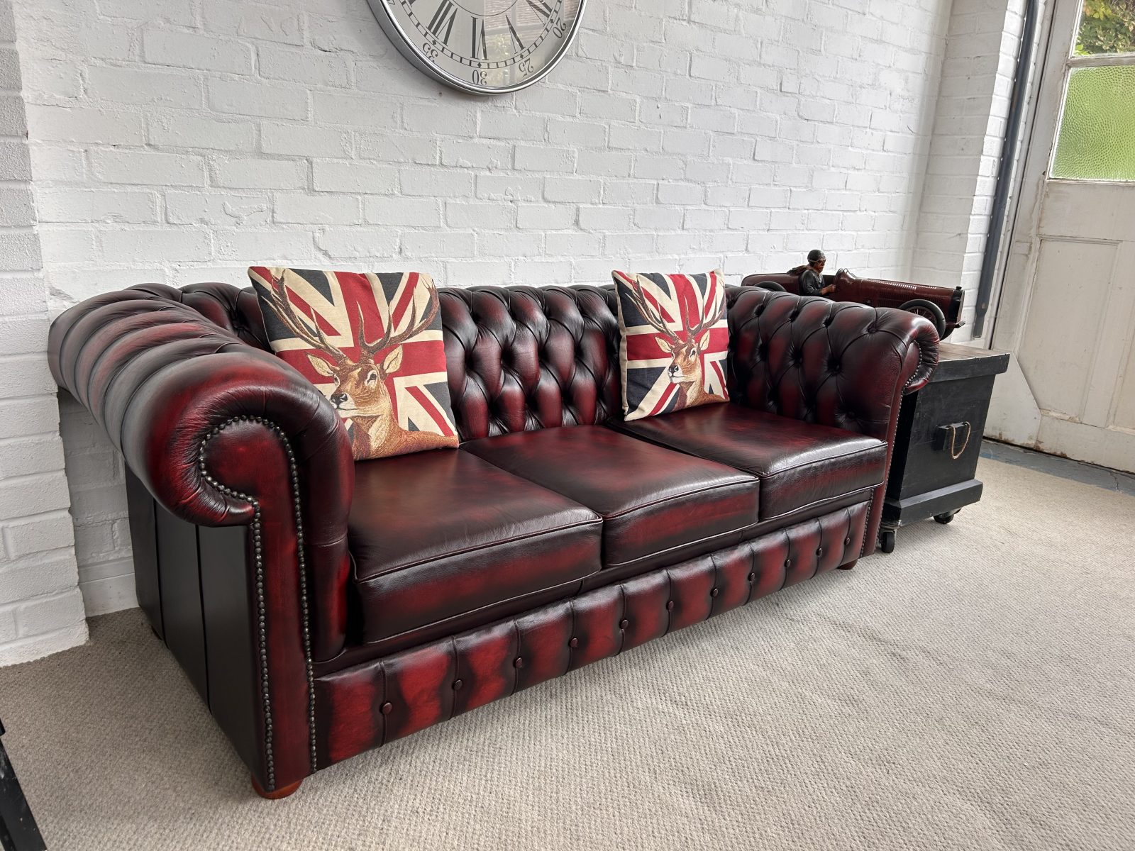 Classic Chesterfield Sofa. - Image 3
