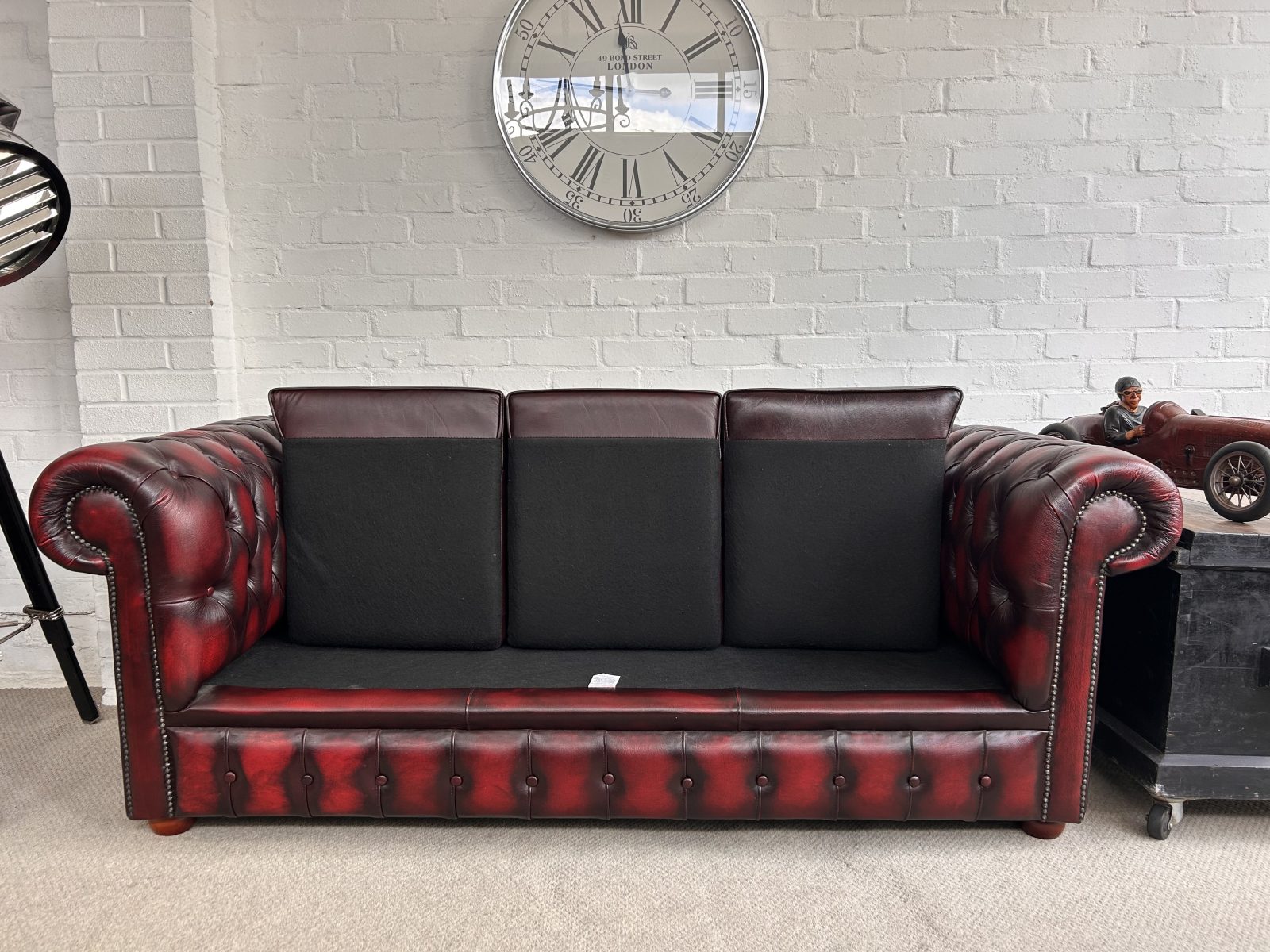 Classic Chesterfield Sofa. - Image 4